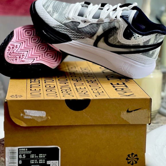 Kyree 8 - Picture 1 of 1